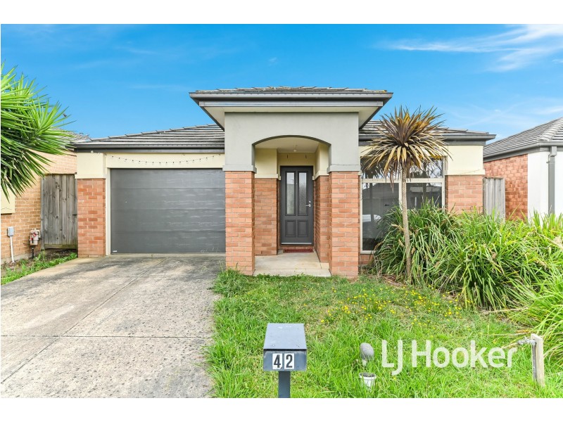 42 Devine Drive, Pakenham VIC 3810