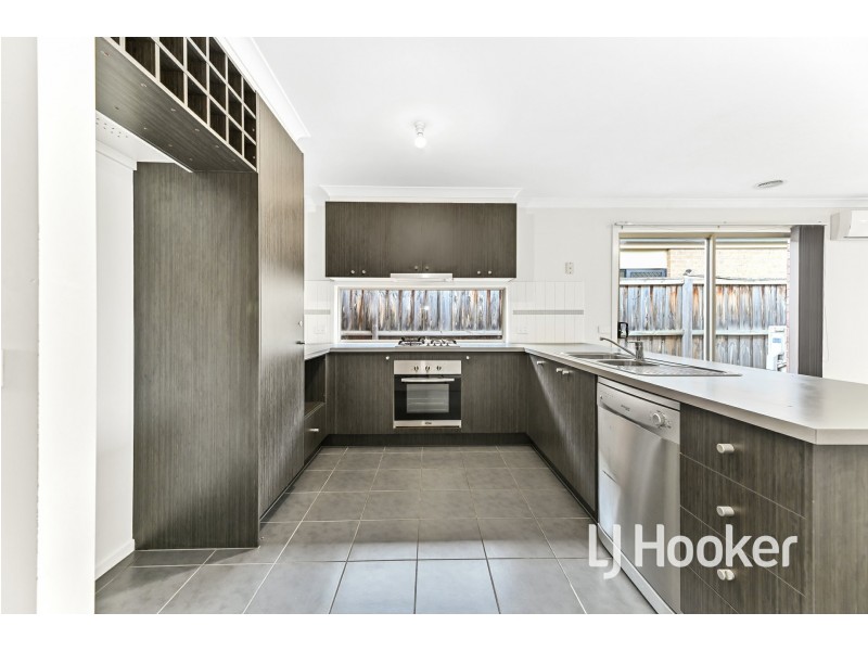 42 Devine Drive, Pakenham VIC 3810