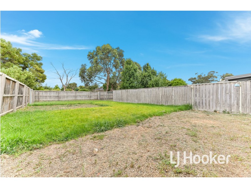 42 Devine Drive, Pakenham VIC 3810