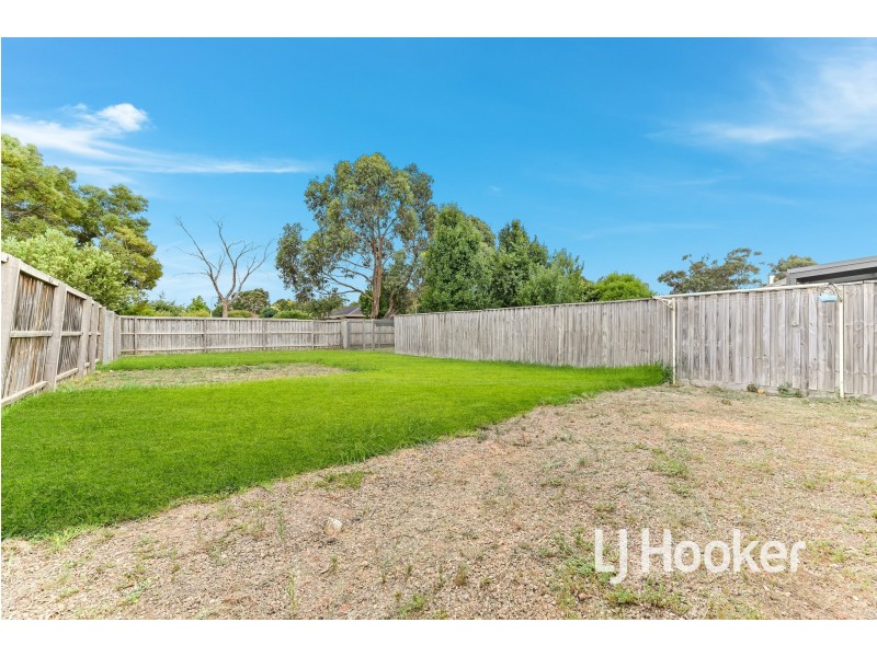 42 Devine Drive, Pakenham VIC 3810