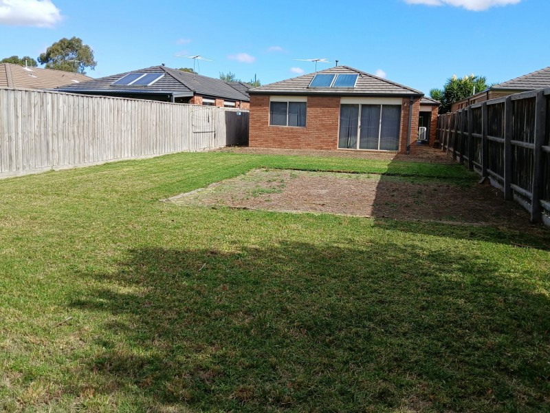 42 Devine Drive, Pakenham VIC 3810