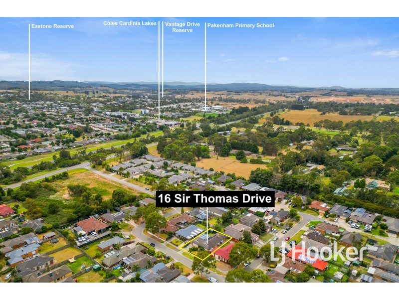 16 Sir Thomas Drive, Pakenham VIC 3810