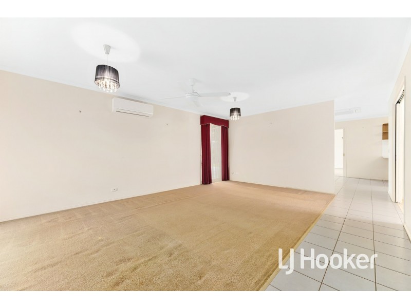 16 Sir Thomas Drive, Pakenham VIC 3810