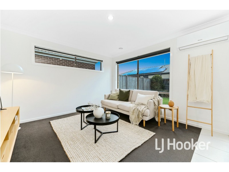 17 Caversham Drive, Pakenham VIC 3810