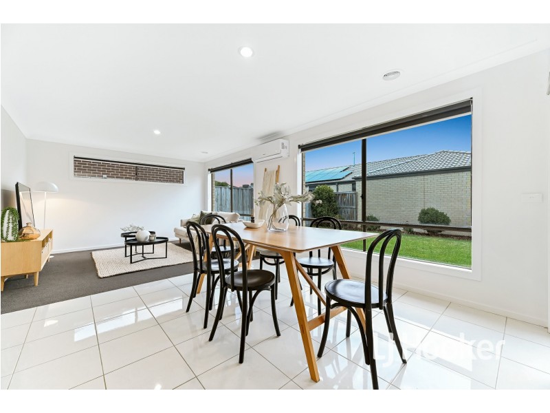 17 Caversham Drive, Pakenham VIC 3810