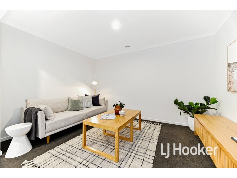 17 Caversham Drive, Pakenham VIC 3810