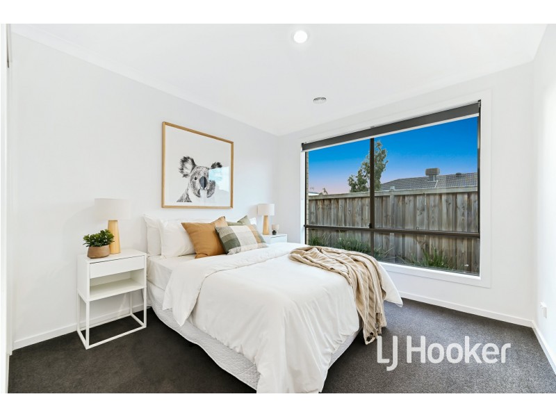 17 Caversham Drive, Pakenham VIC 3810