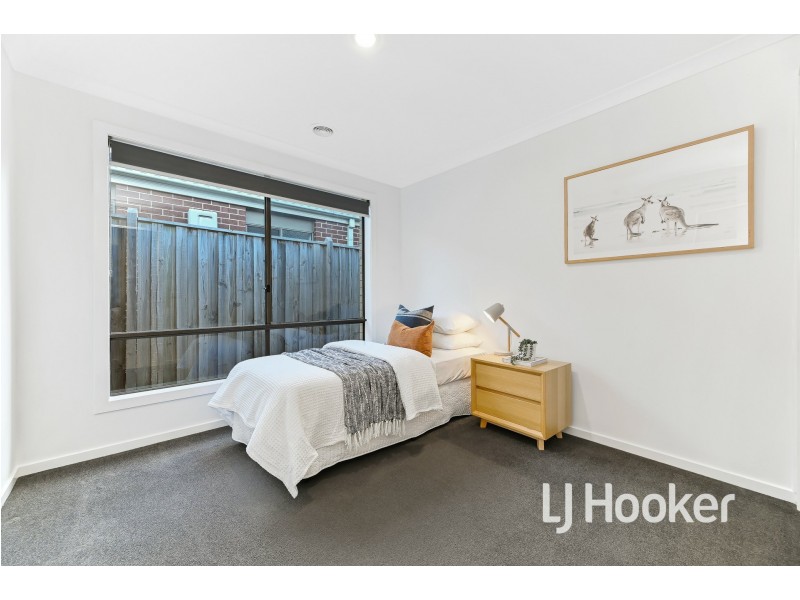 17 Caversham Drive, Pakenham VIC 3810