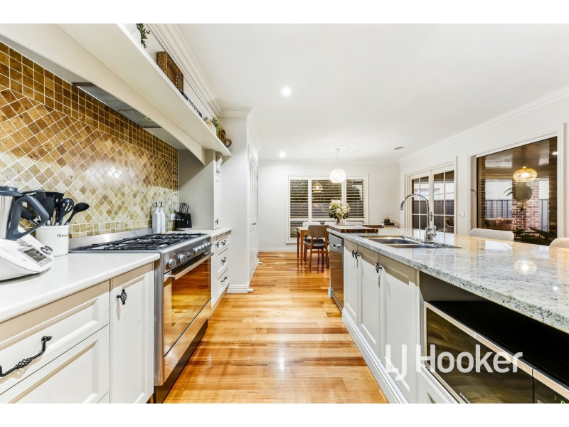 16 Illawarra Way, Pakenham VIC 3810