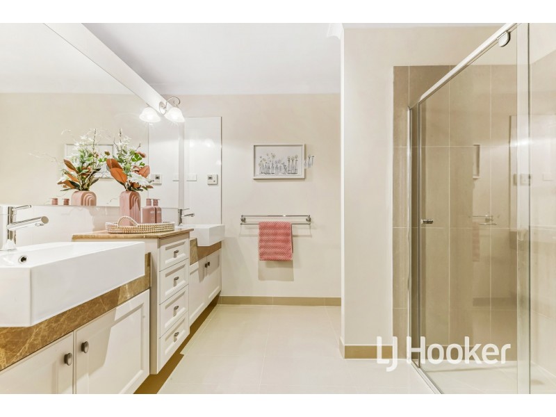 16 Illawarra Way, Pakenham VIC 3810