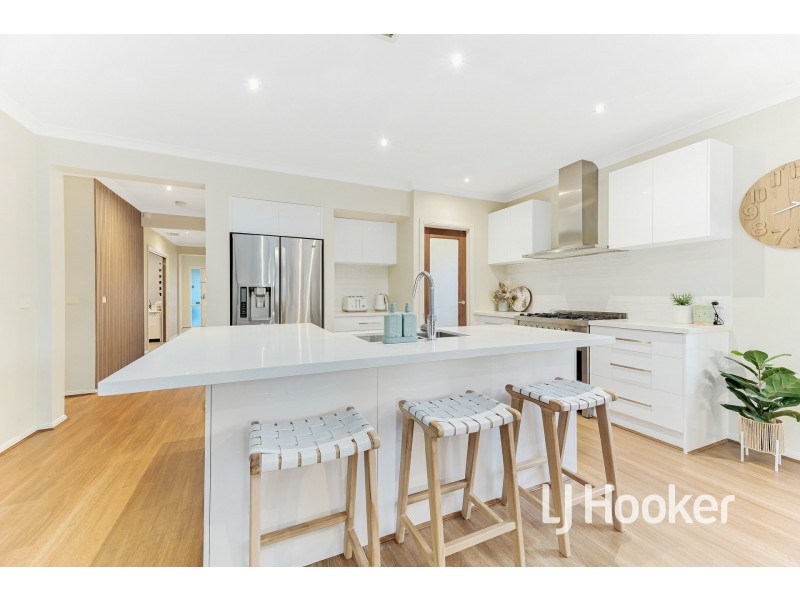 37 Britton Drive, Pakenham VIC 3810