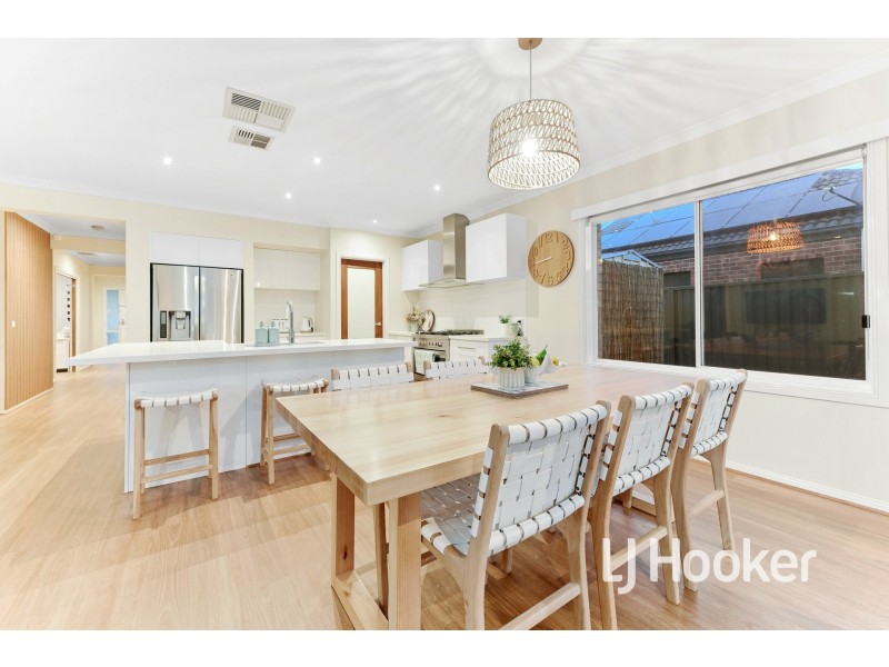 37 Britton Drive, Pakenham VIC 3810