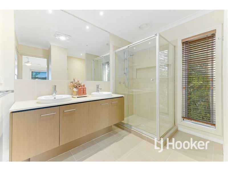 37 Britton Drive, Pakenham VIC 3810