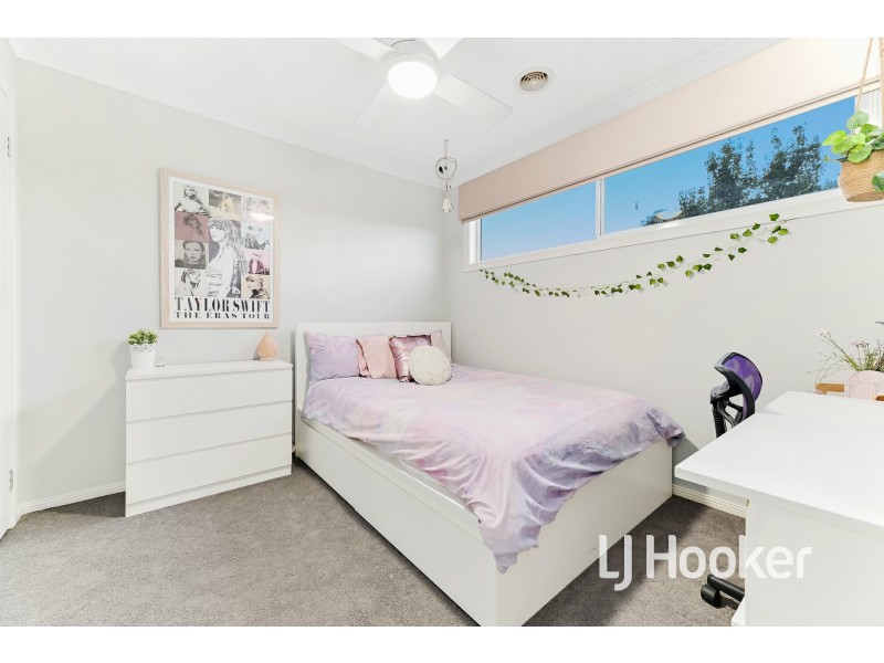 37 Britton Drive, Pakenham VIC 3810