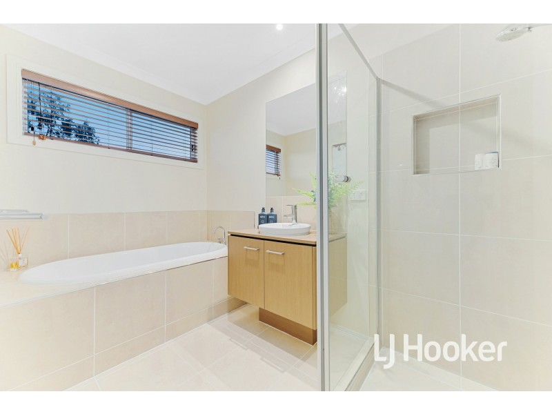 37 Britton Drive, Pakenham VIC 3810