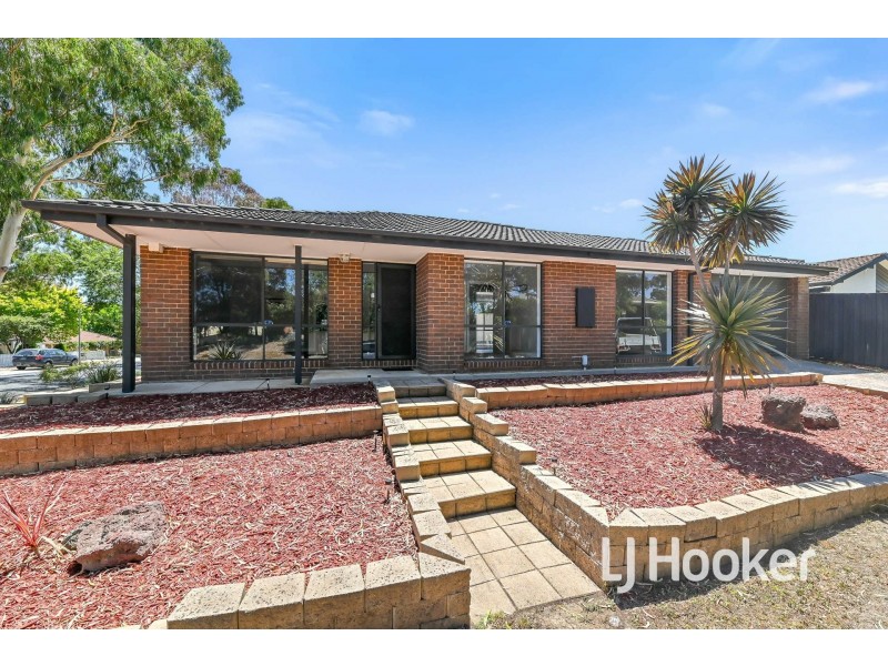 1 McMaster Court, Pakenham VIC 3810