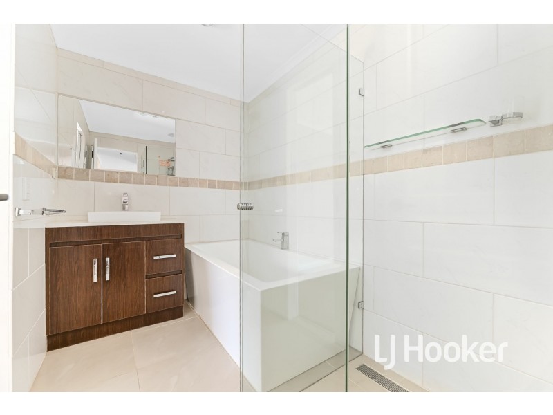 1 McMaster Court, Pakenham VIC 3810