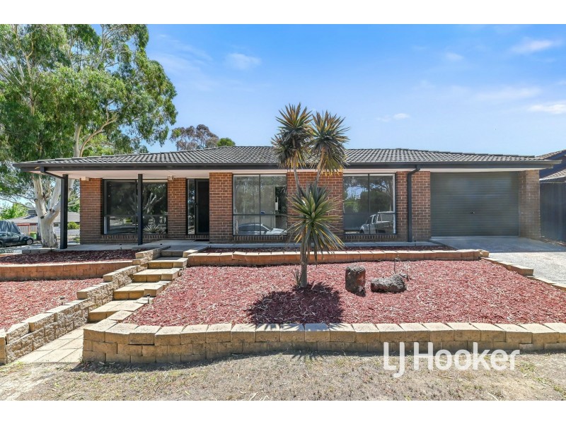1 McMaster Court, Pakenham VIC 3810