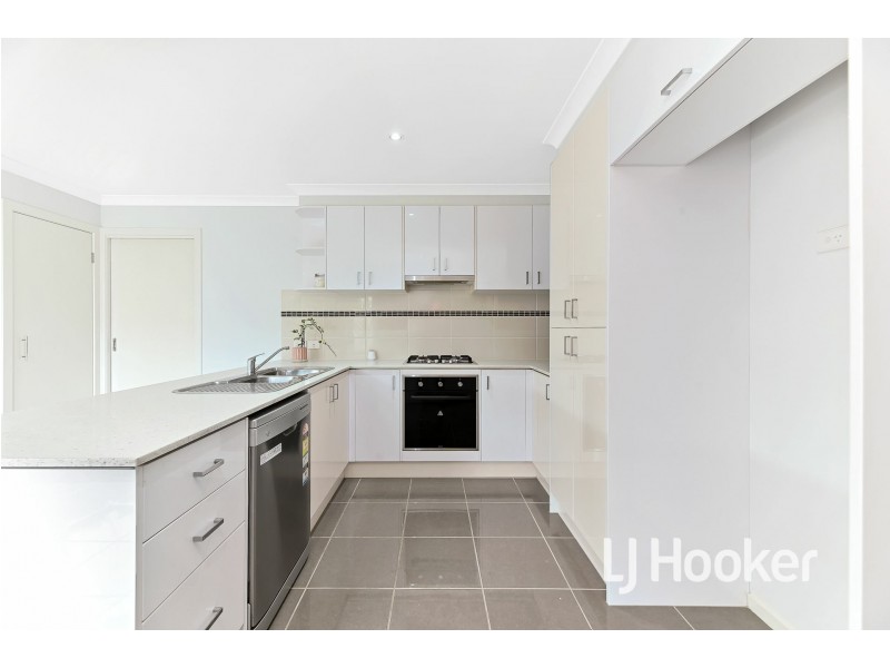 5 Macleod Circuit, Pakenham VIC 3810