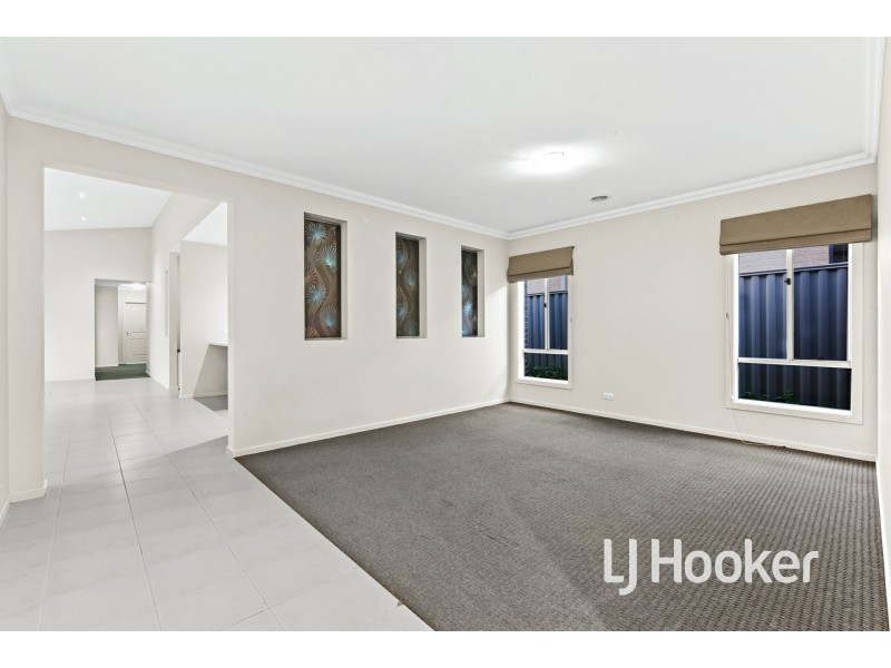 6 Hood Place, Pakenham VIC 3810