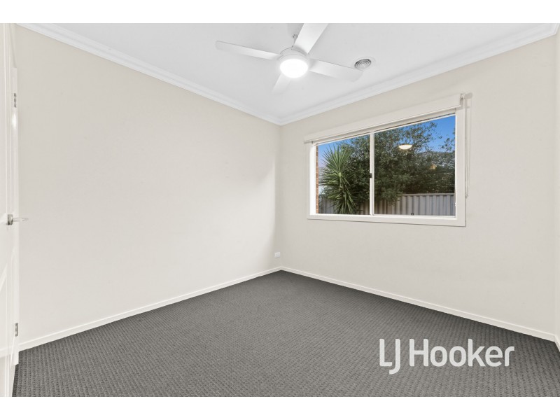 6 Hood Place, Pakenham VIC 3810