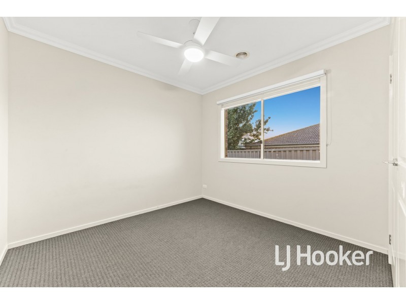 6 Hood Place, Pakenham VIC 3810