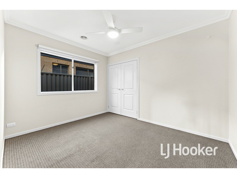6 Hood Place, Pakenham VIC 3810