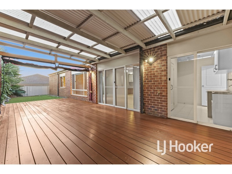 6 Hood Place, Pakenham VIC 3810