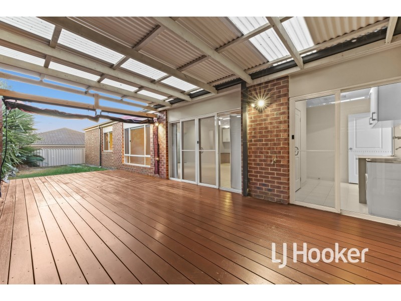 6 Hood Place, Pakenham VIC 3810