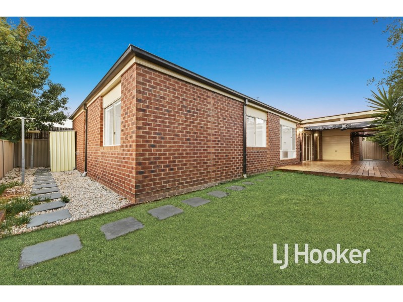6 Hood Place, Pakenham VIC 3810