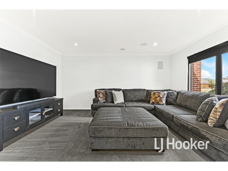 127 Moxham Drive, Clyde North VIC 3978