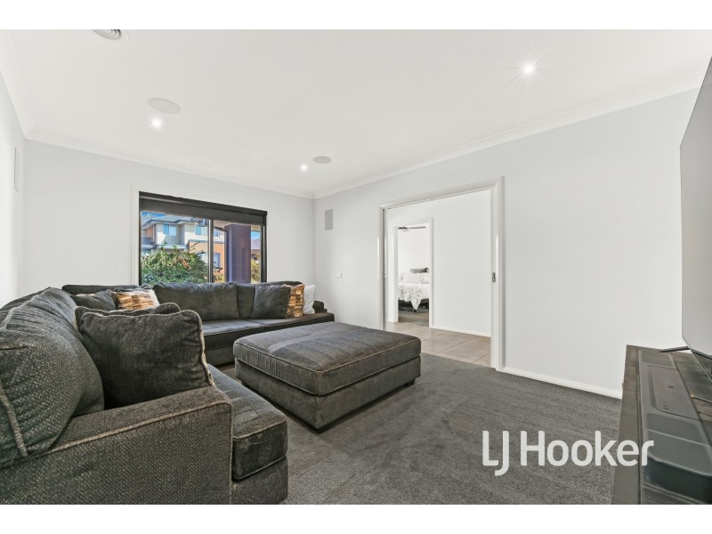 127 Moxham Drive, Clyde North VIC 3978