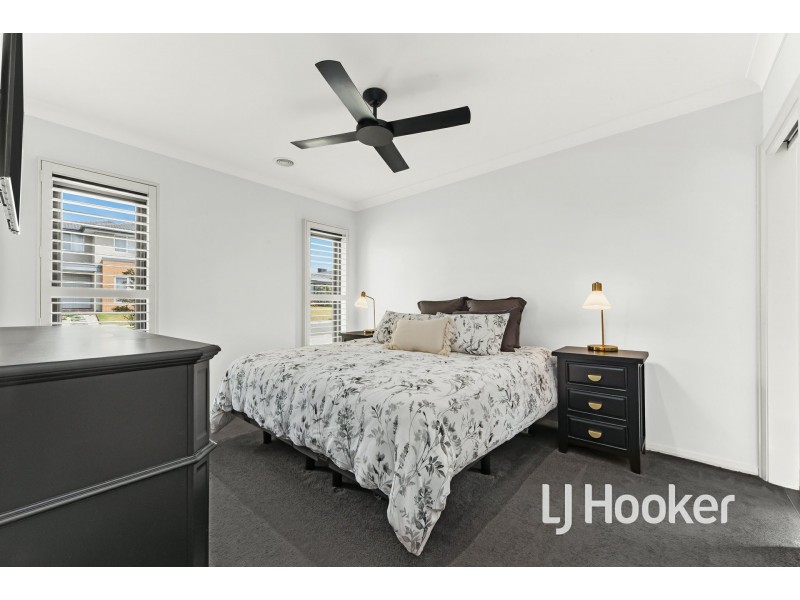 127 Moxham Drive, Clyde North VIC 3978