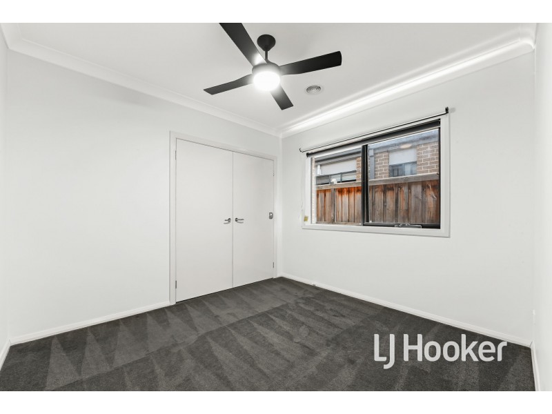 127 Moxham Drive, Clyde North VIC 3978