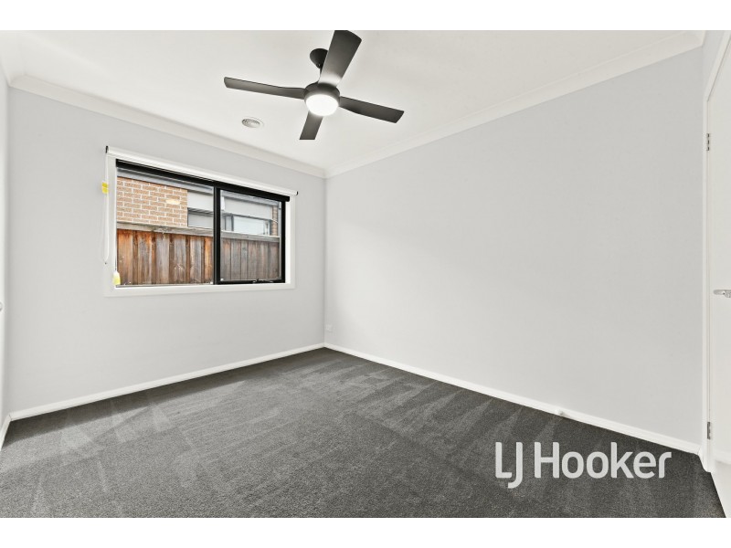 127 Moxham Drive, Clyde North VIC 3978