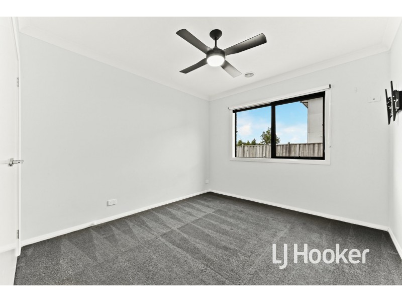 127 Moxham Drive, Clyde North VIC 3978