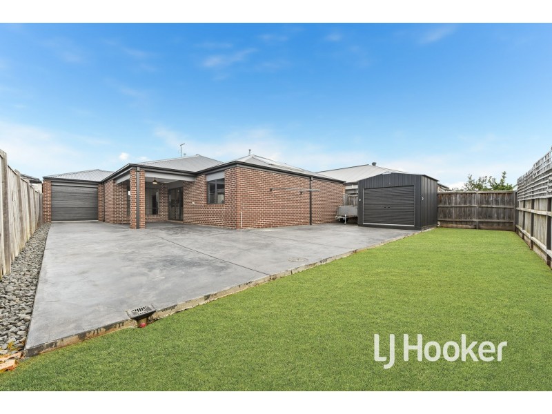127 Moxham Drive, Clyde North VIC 3978