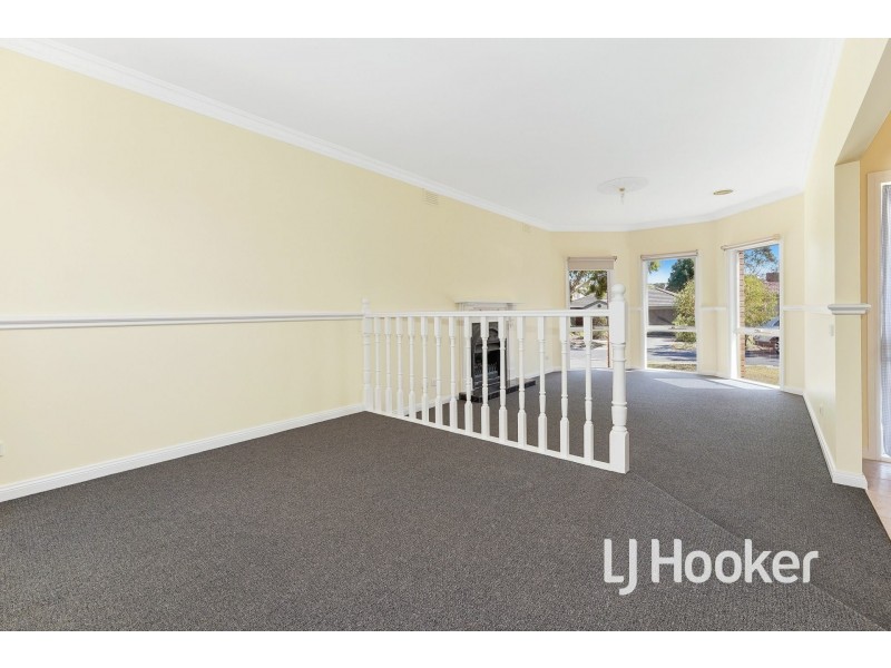 8 Samuel Close, Berwick VIC 3806