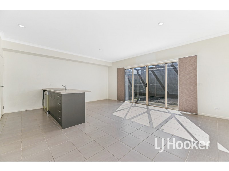 13 Pine Way, Pakenham VIC 3810