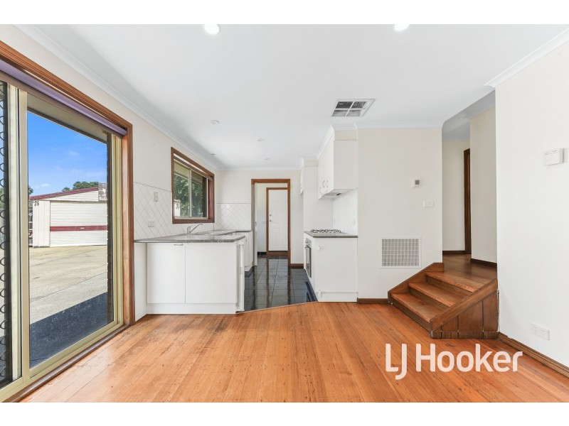 2 Irving Road, Pakenham VIC 3810