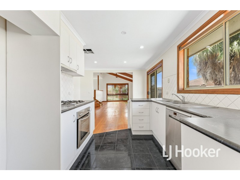 2 Irving Road, Pakenham VIC 3810