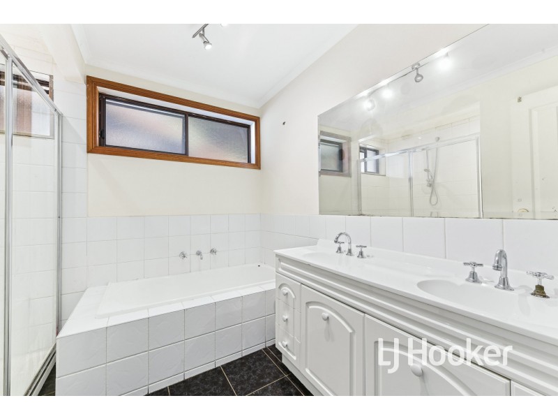 2 Irving Road, Pakenham VIC 3810