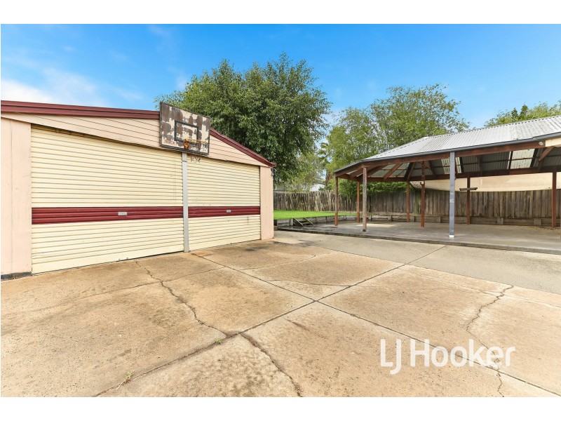 2 Irving Road, Pakenham VIC 3810