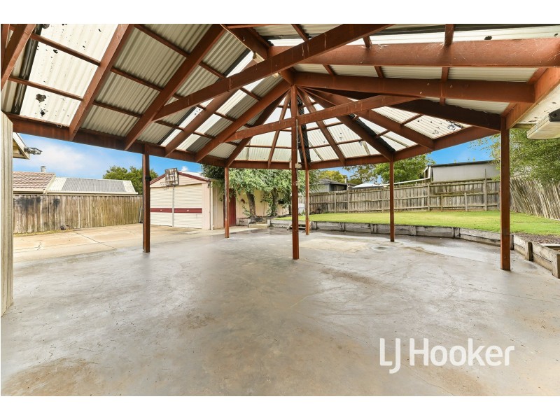 2 Irving Road, Pakenham VIC 3810