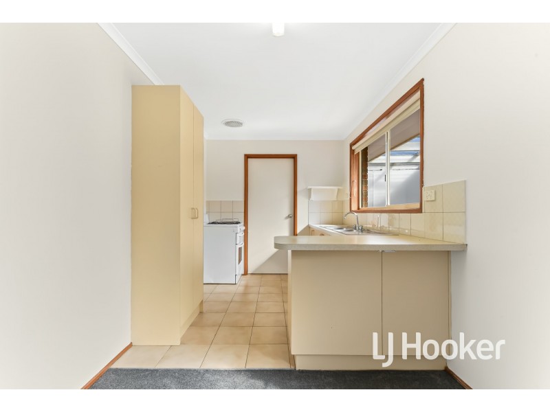 8 Balmoral Way, Pakenham VIC 3810