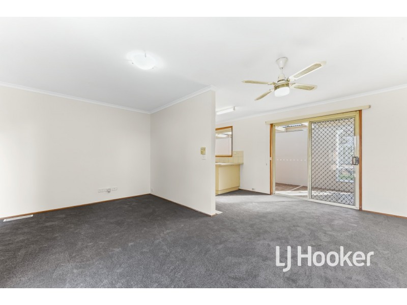 8 Balmoral Way, Pakenham VIC 3810