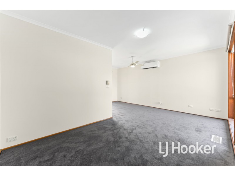 8 Balmoral Way, Pakenham VIC 3810