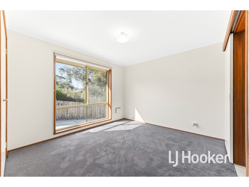 8 Balmoral Way, Pakenham VIC 3810