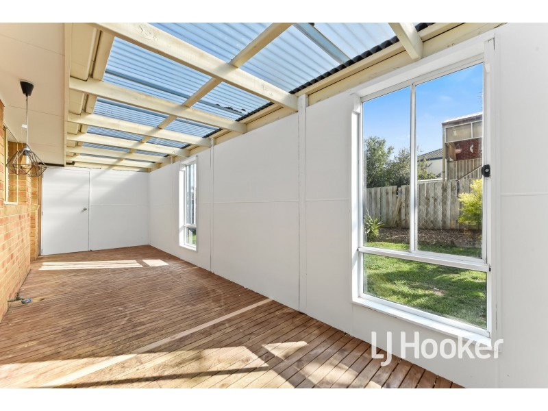 8 Balmoral Way, Pakenham VIC 3810