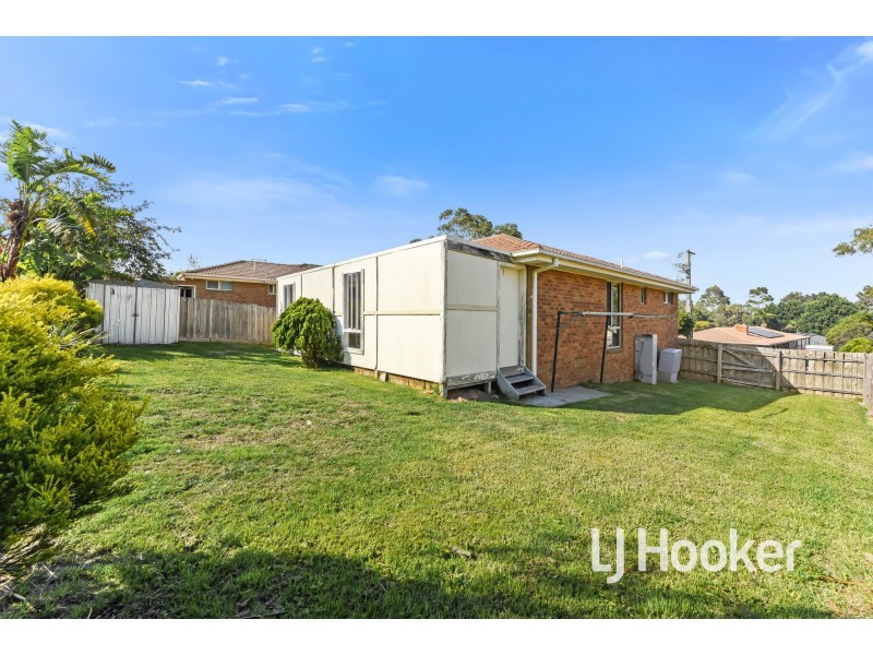 8 Balmoral Way, Pakenham VIC 3810